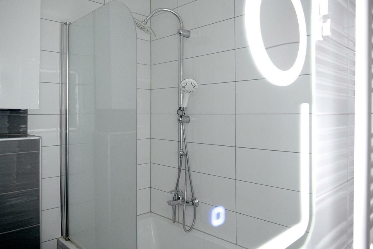 Flexible Selfcheckins 7 - Zagreb - Garage - Electric Vehicle Ccharger - Loggia - New - Luxury - Apartments Repinc 7 Kültér fotó