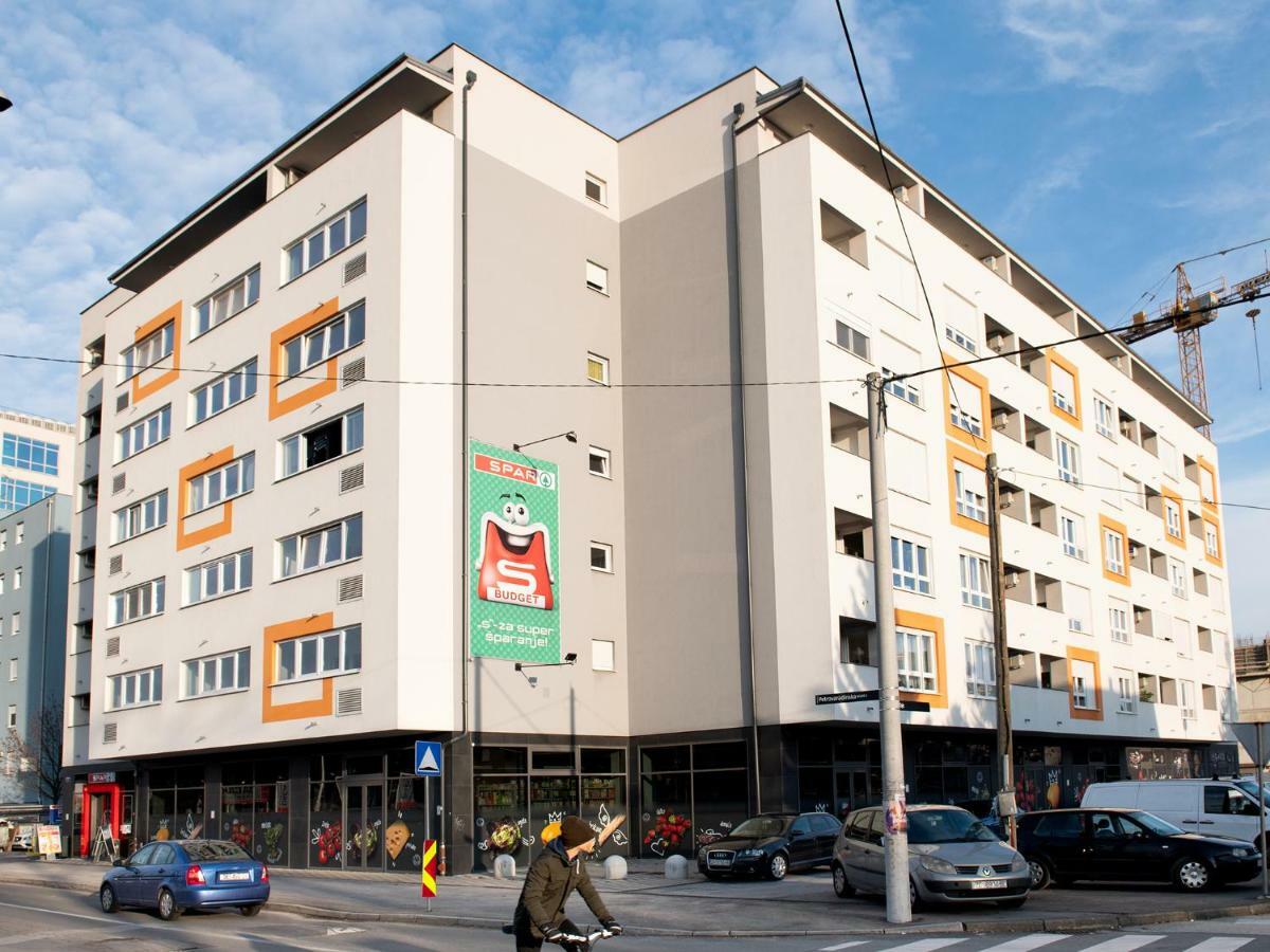 Flexible Selfcheckins 7 - Zagreb - Garage - Electric Vehicle Ccharger - Loggia - New - Luxury - Apartments Repinc 7 Kültér fotó